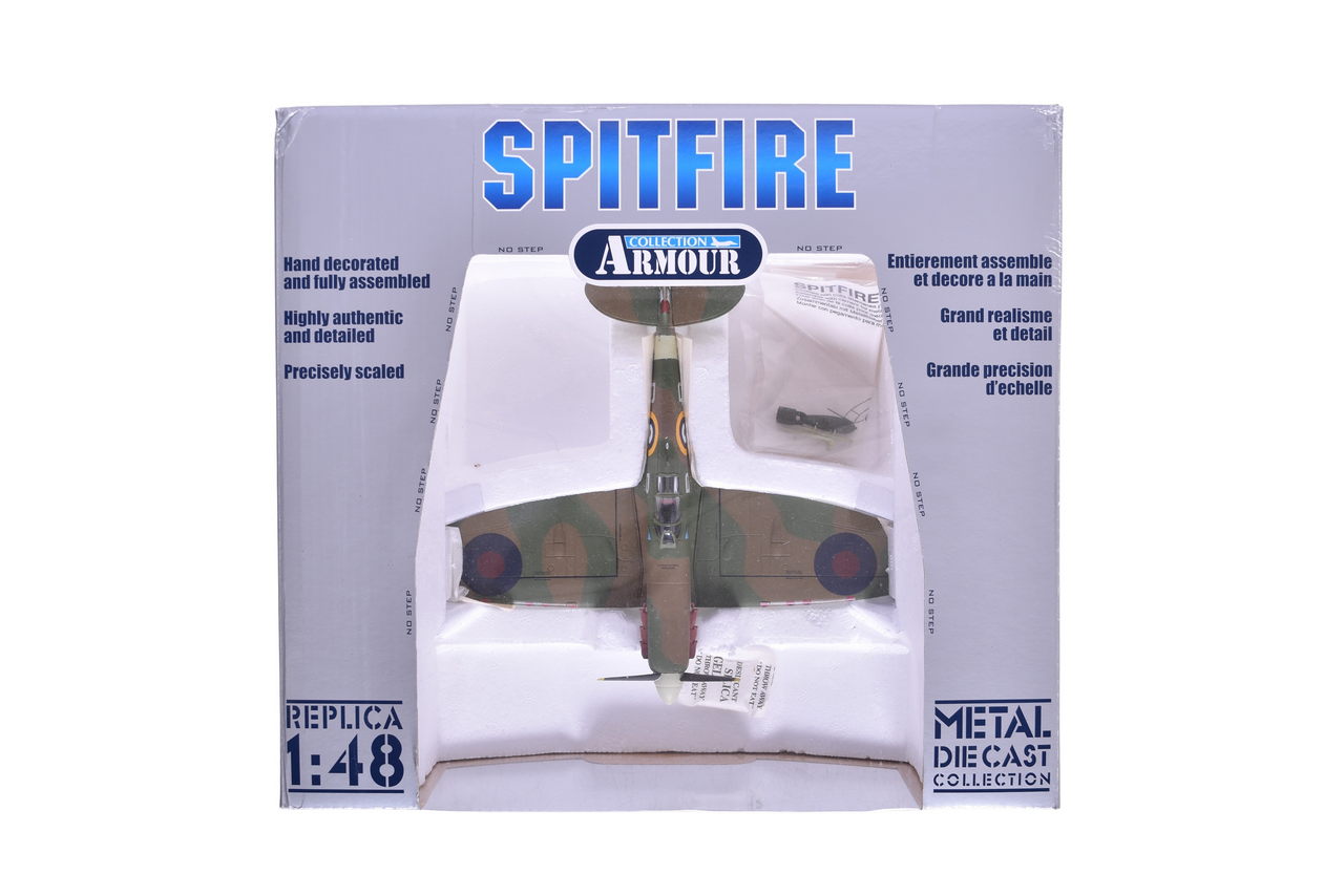 7528 - Armour Collection / Franklin Mint 1:48 WWII RAF UK Spitfire MK. V Diecast Plane thumbnail