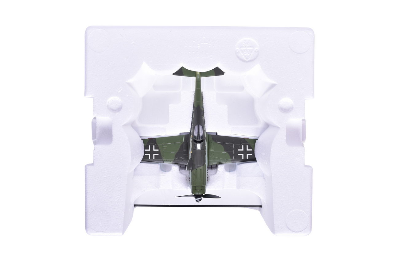 7556 - Carousel 1 1:48 #7141 Focke-Wulf 190D 'Dora-9' German Air Force Die Cast Military Plane thumbnail