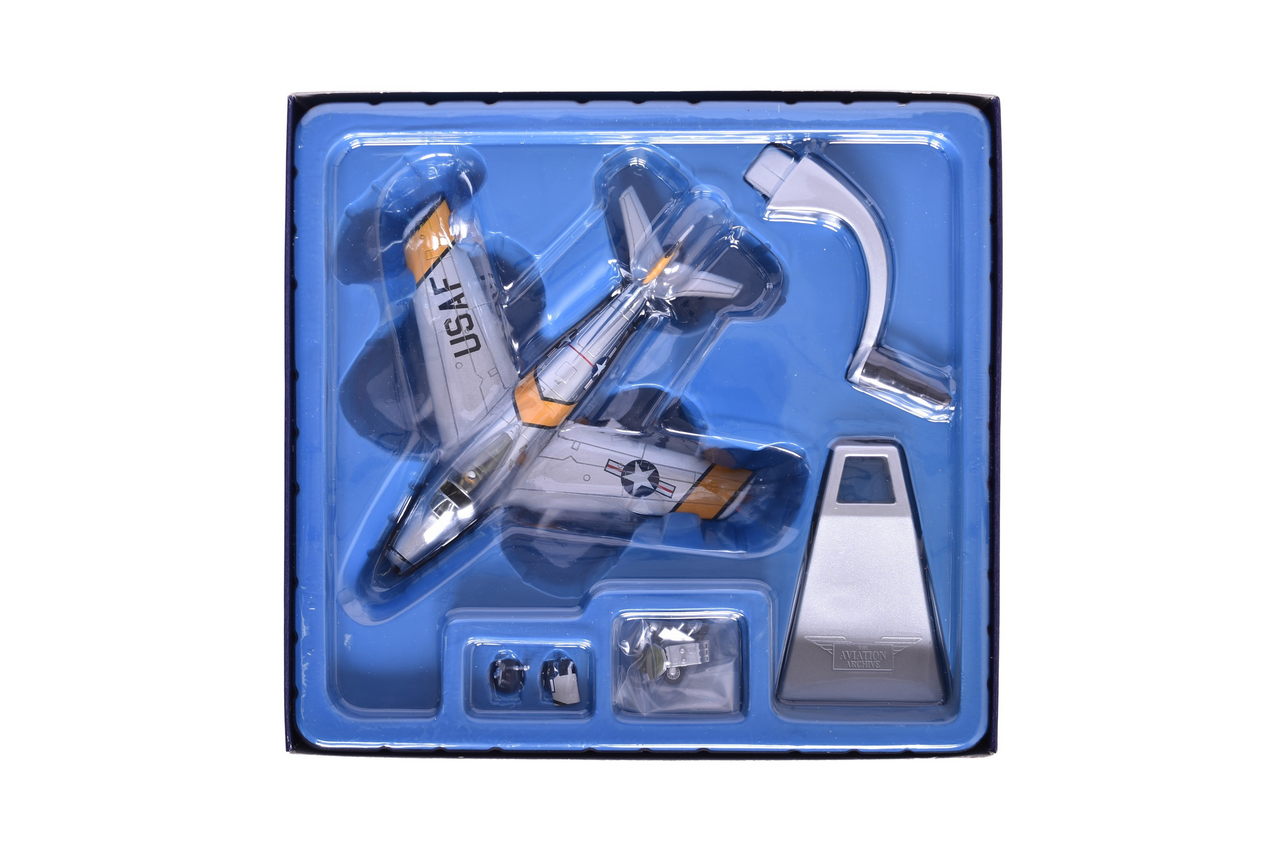 7580 - Corgi 1:72 US35804 F-86E Sabre - Col. Walker 