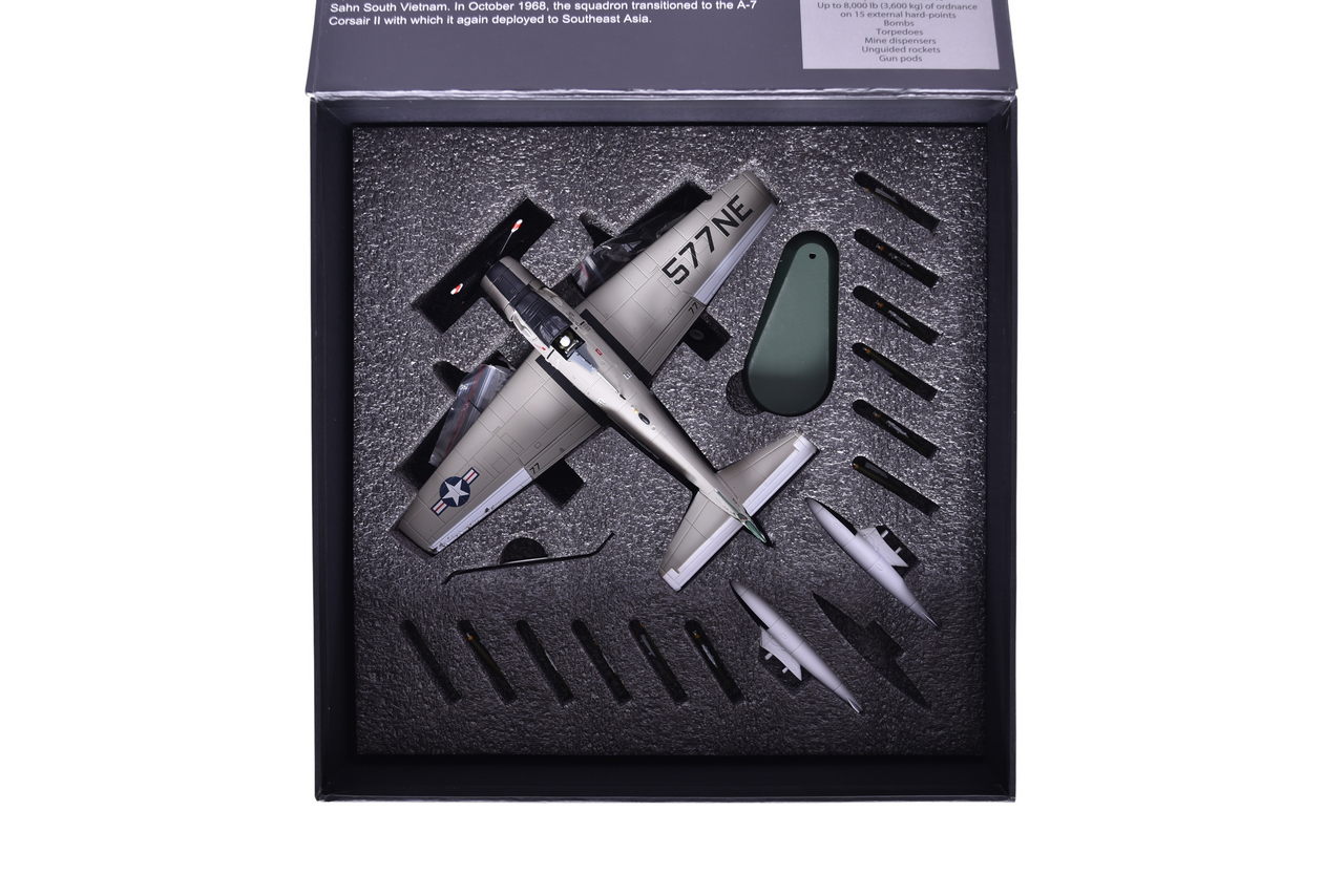 7682 - Gemini Aces 1:72 GAUSN6002 US Navy Skyraider Diecast Plane thumbnail