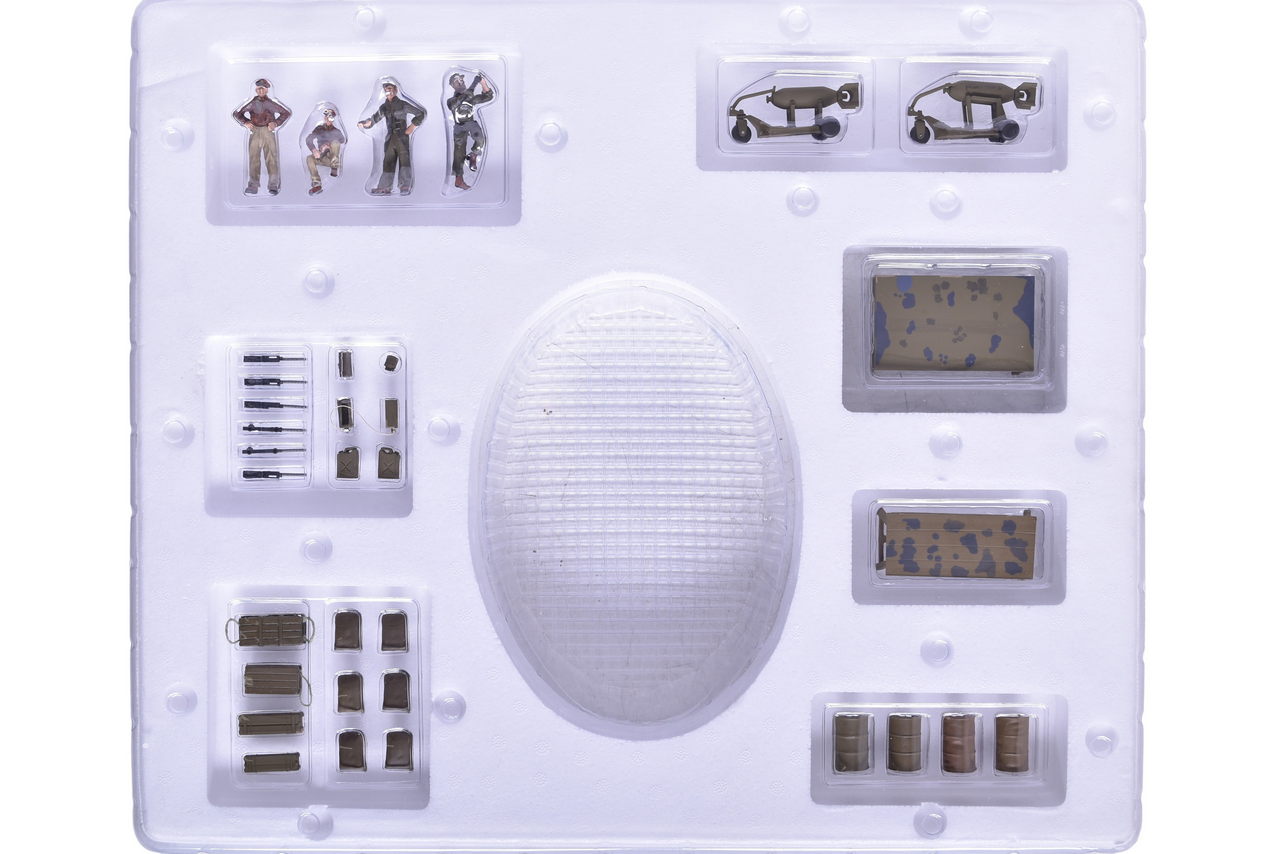 7747 - GMP 1:35 Service Diorama 9004 Diecast WWII Airfield w/ Figures thumbnail