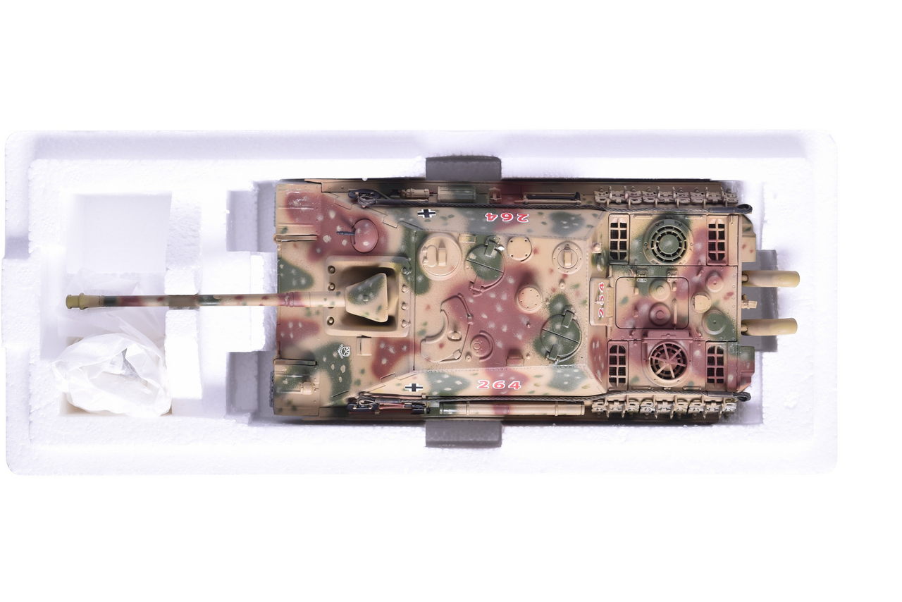 7775 - Minichamps 1:35 Panzerkampfwagen V Panther AUSF. G Diecast German Military Tank thumbnail