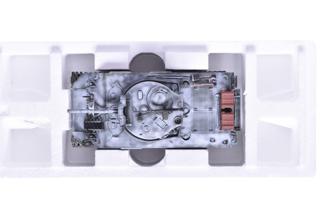7781 - Minichamps 1:35 Sherman M4A3 Diecast WW2 Military Tank - Winter Pattern thumbnail