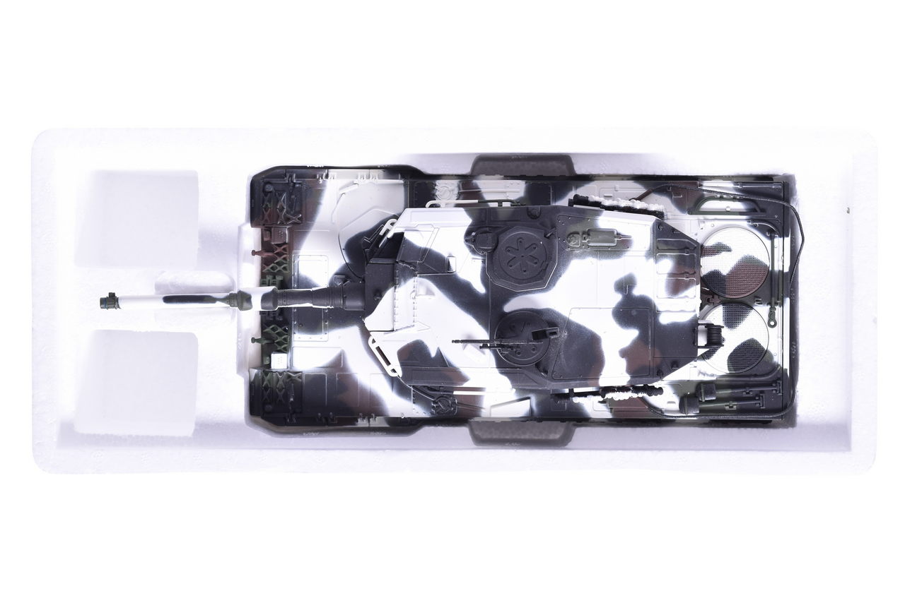 7786 - Minichamps 1:35 Leopard 2 A4 Diecast NATO Military Tank - Winter Camo thumbnail
