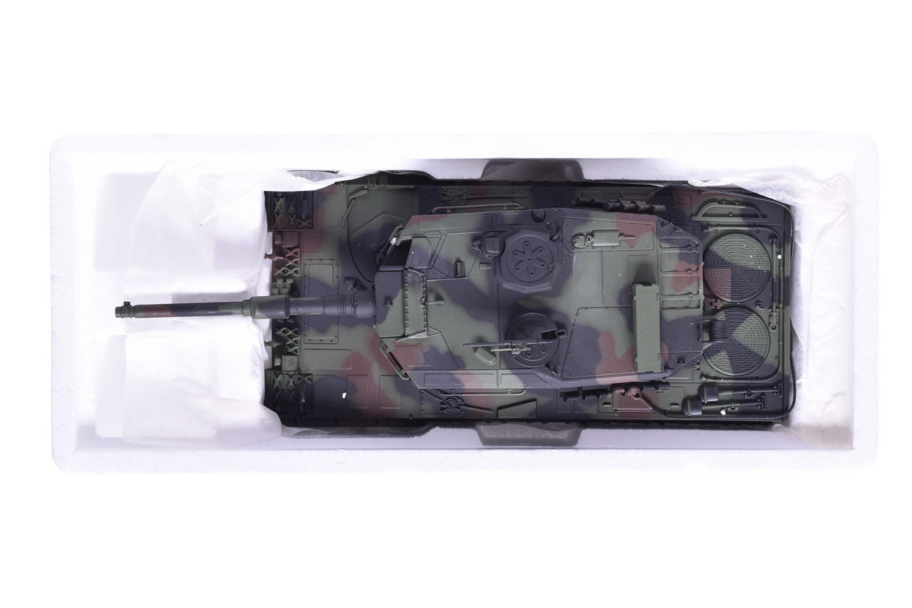 7793 - Minichamps 1:35 Leopard 2 A4 Diecast NATO Military Tank thumbnail