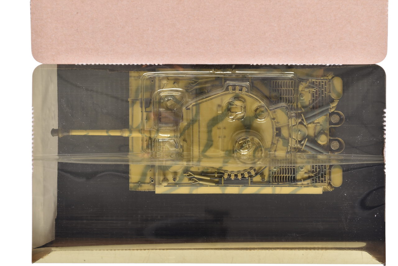 7808 - Dragon Armor 1:35 Tiger I Early Production Pz.Kpfw.VI Ausf.E Sd.Kfz 181 Diecast WWII Military Tank thumbnail