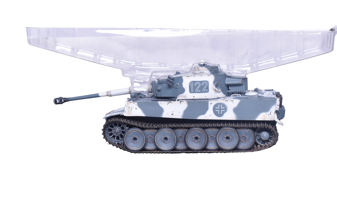 7811 - Dragon Armor 1:35 Tiger I Initial Production Pz.Kpfw.VI Ausf.E Sd.Kfz 181 Diecast WWII Military Tank thumbnail