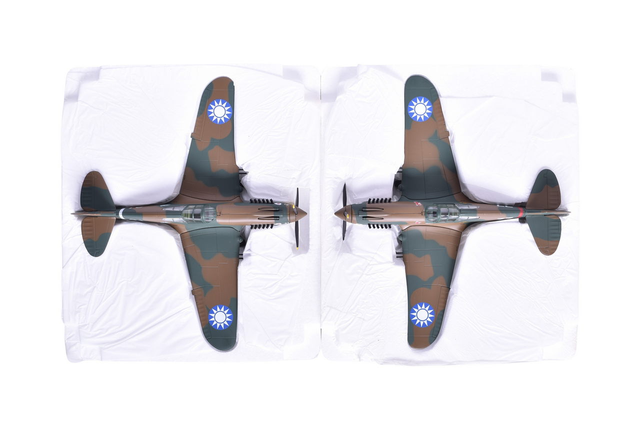 7849 - Pair of Liberty Classics 1:44 Diecast WWII Military Planes - #21 and #77 P-40C Warhawks thumbnail