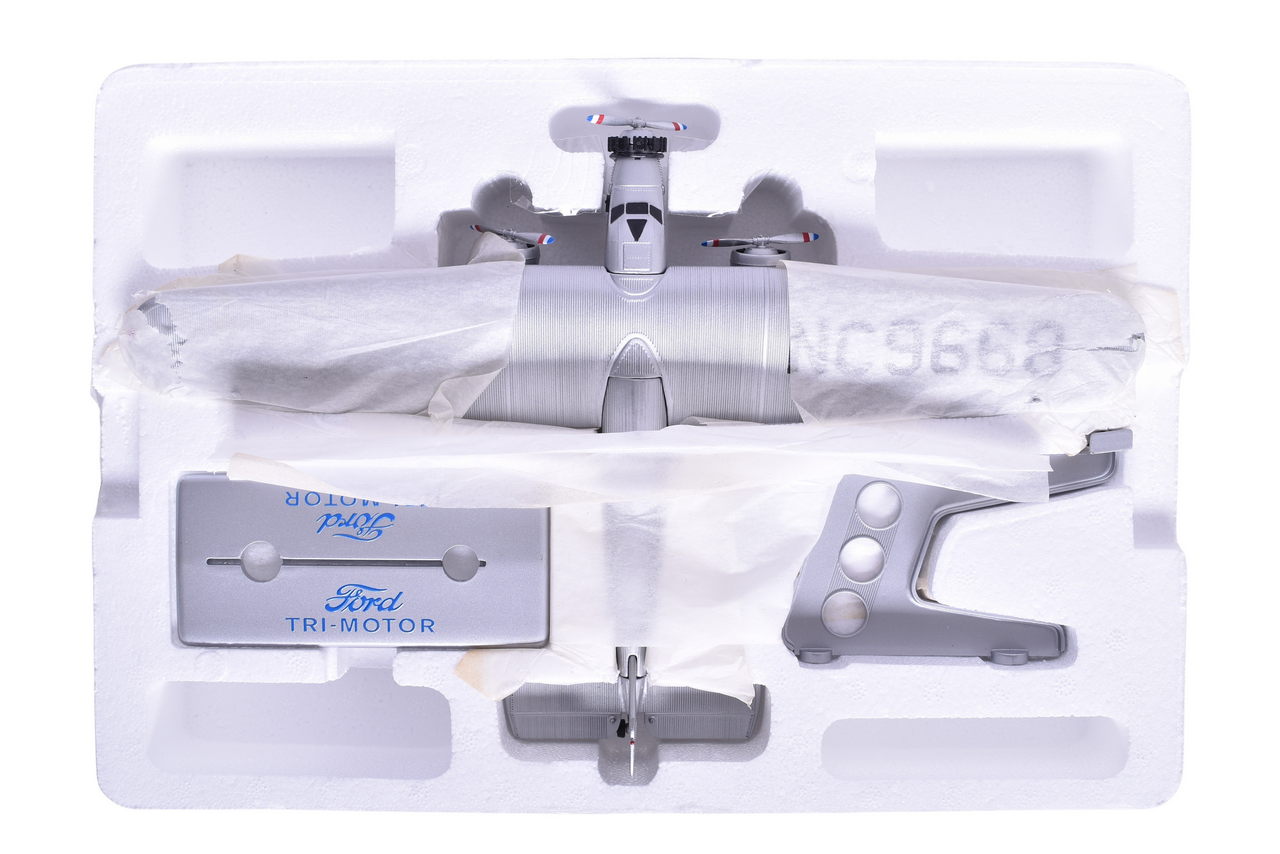 7894 - ERTL 1:72 Ford Tri-Motor United Airlines Diecast Airplane Model - NIB thumbnail