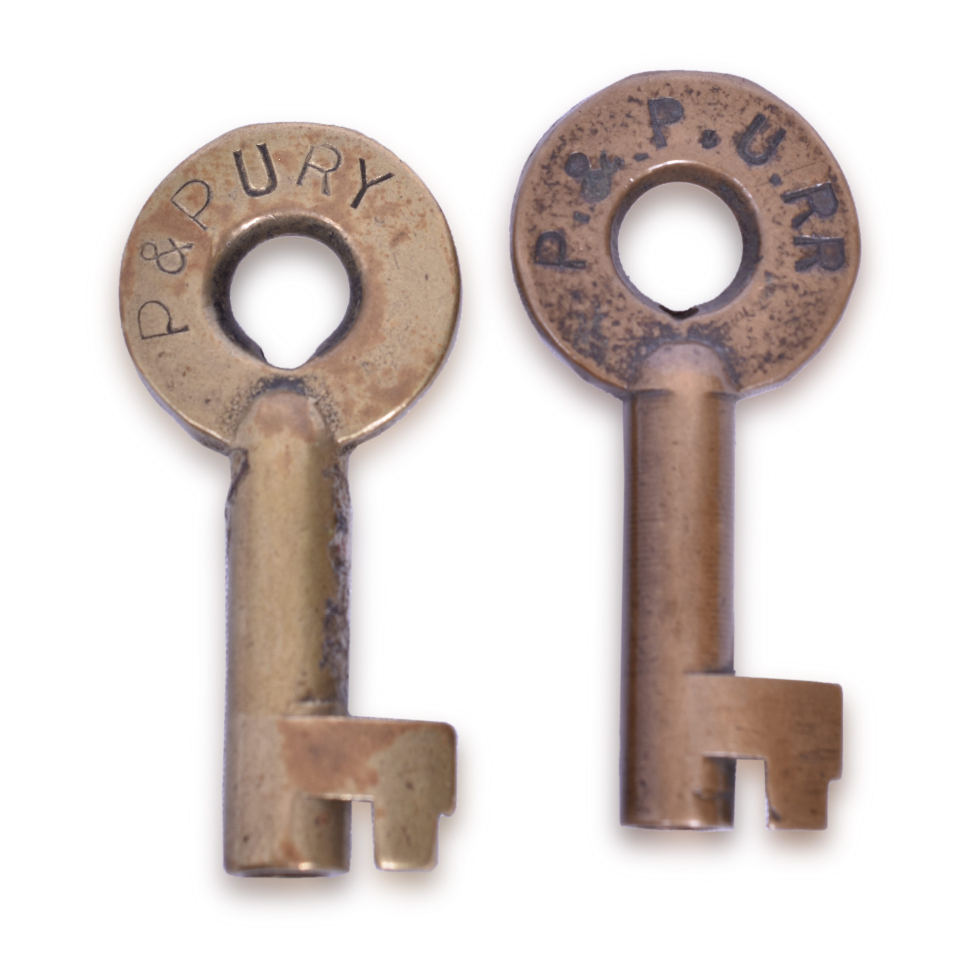 2138 - Pair of Peoria and Pekin Union Railroad Brass Switch Keys thumbnail
