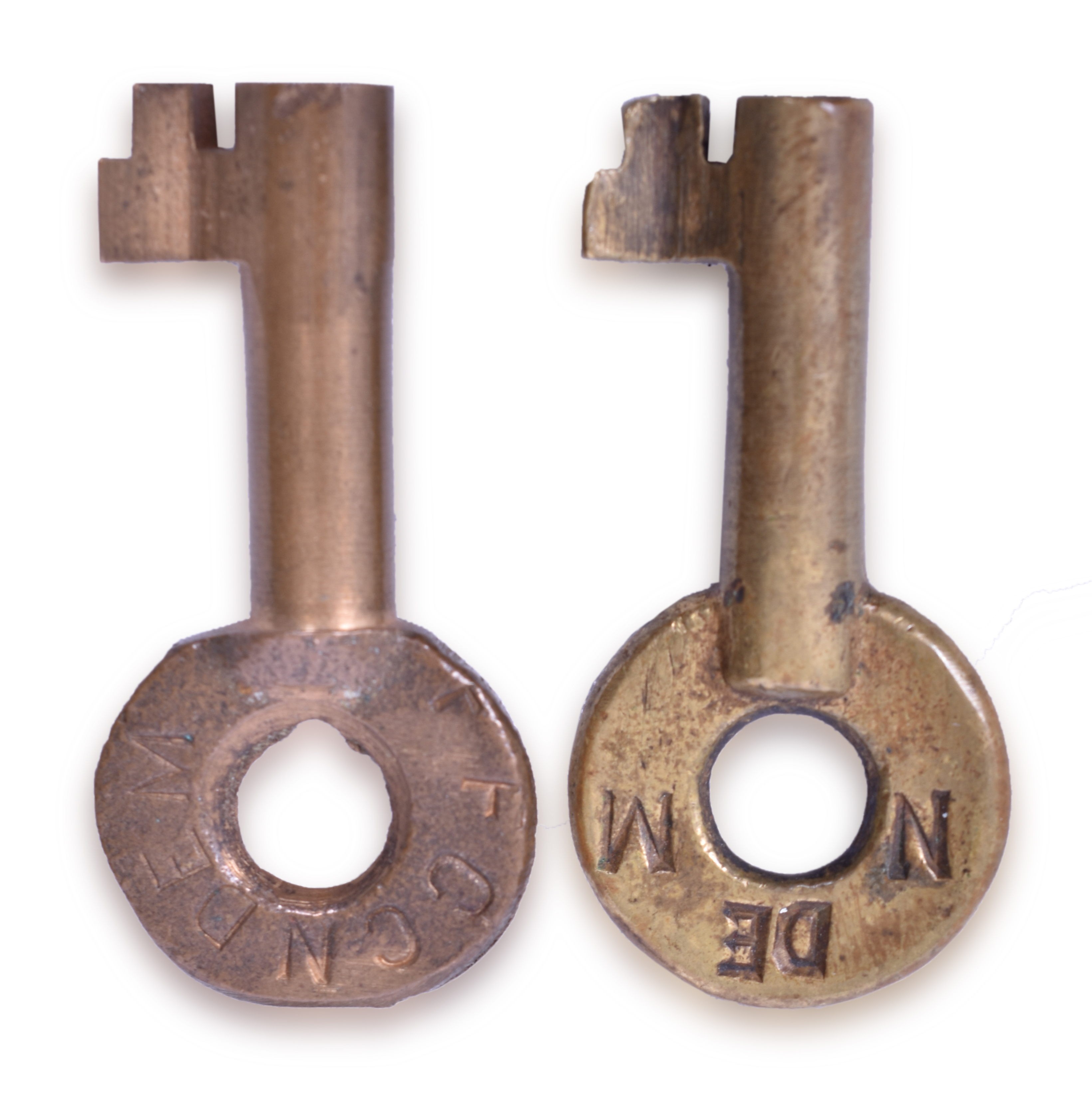 2156 - Pair of Ferrocarriles Nacionale de Mexico Railway Keys thumbnail