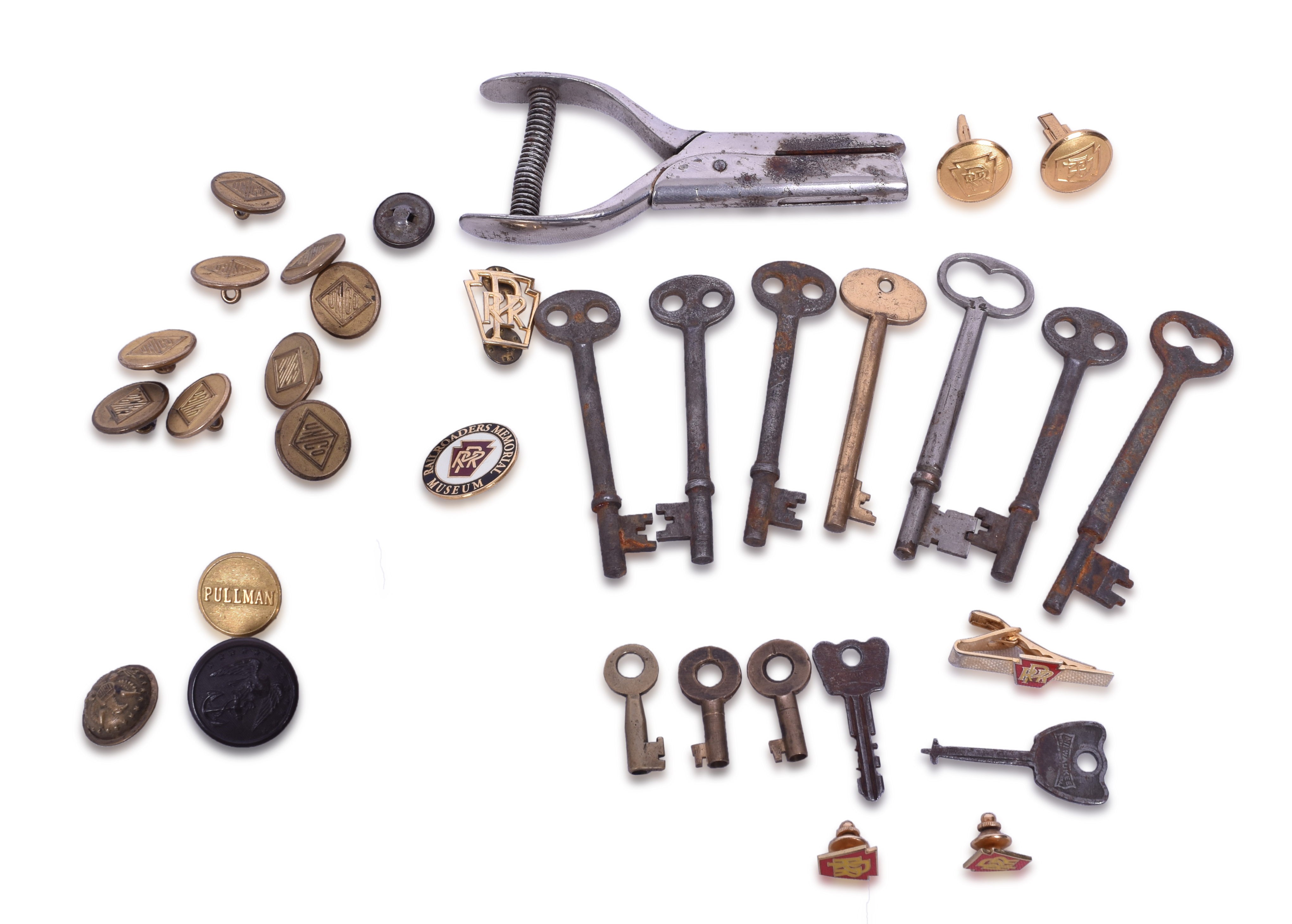 2583 - Railroad Buttons, Ticket Punch and Keys - Pennsylvania, Pullman, Unico, etc. thumbnail