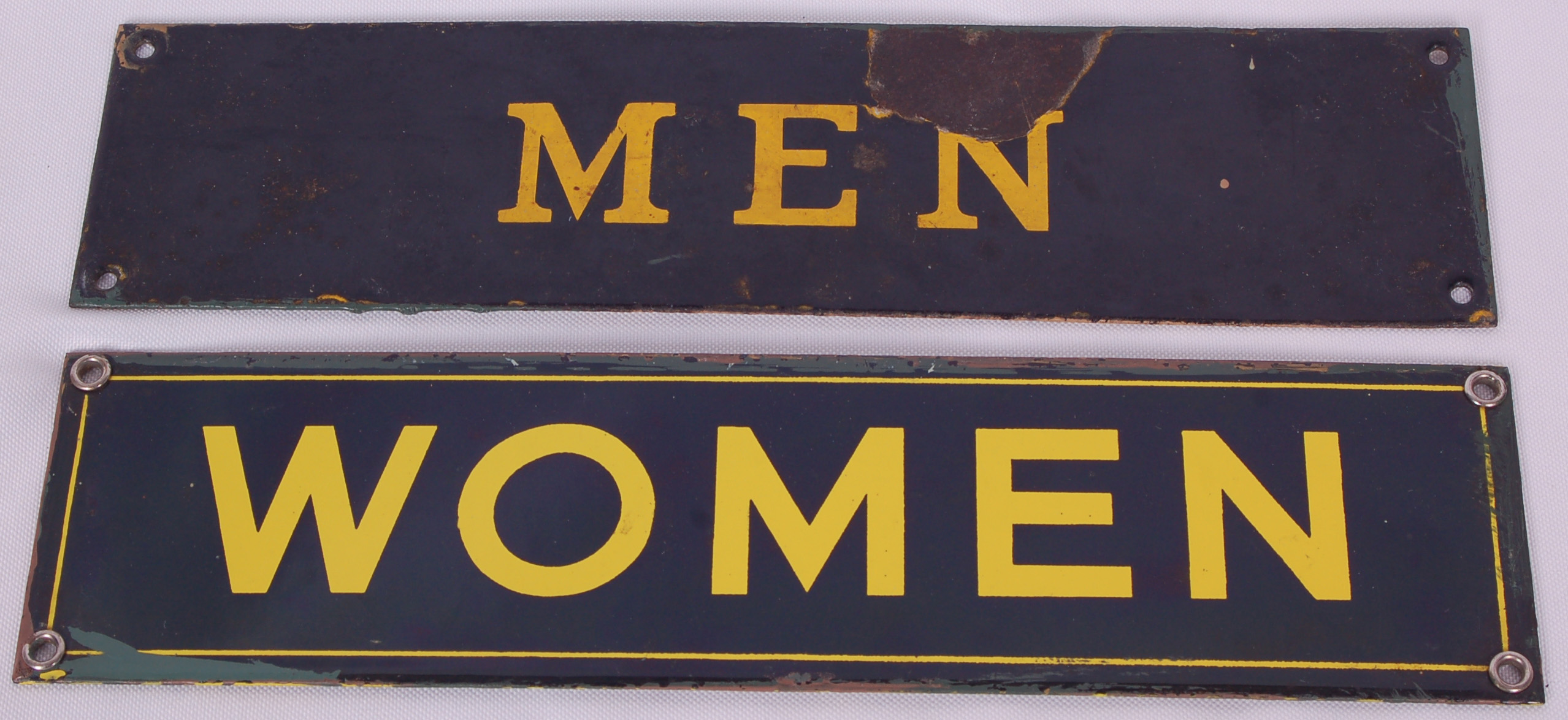 51 - Pair of porcelain Men's and Women's restroom signs thumbnail