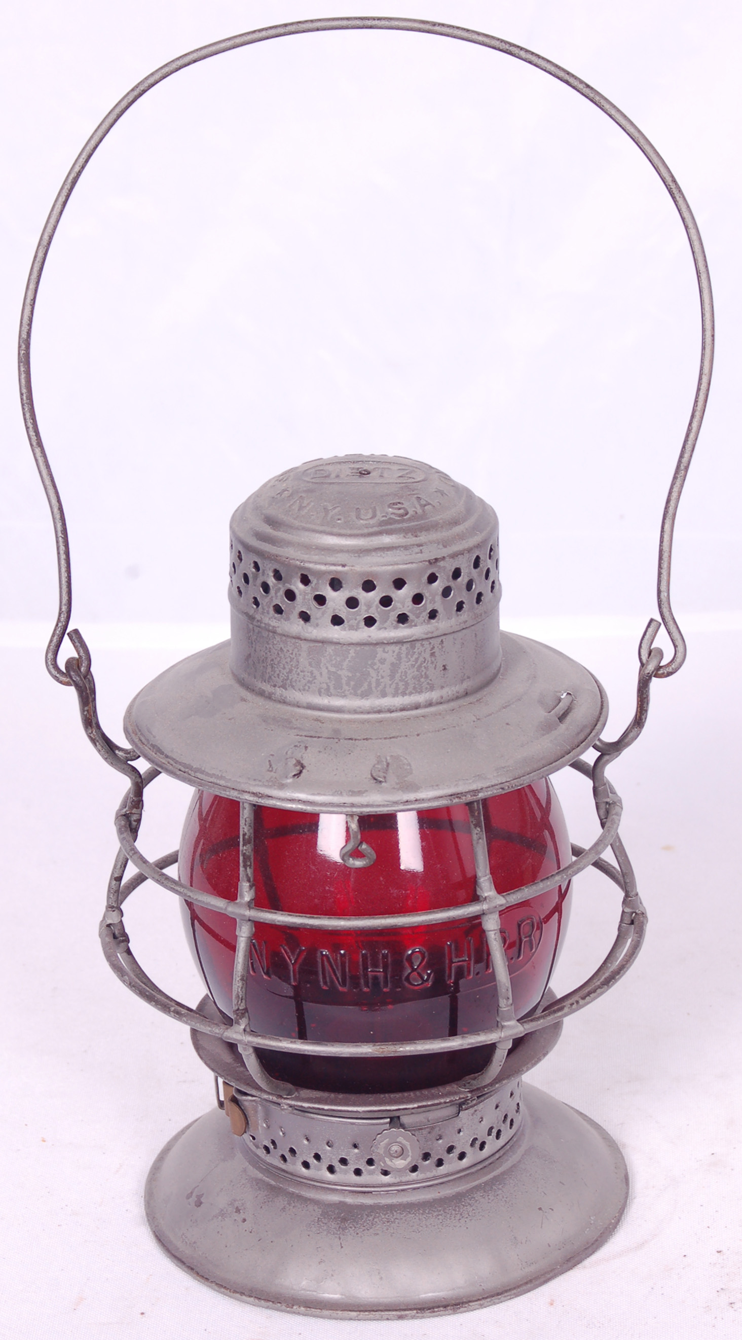 194 - Dietz No. 39 Standard Red Globe New Haven Railroad Lantern thumbnail