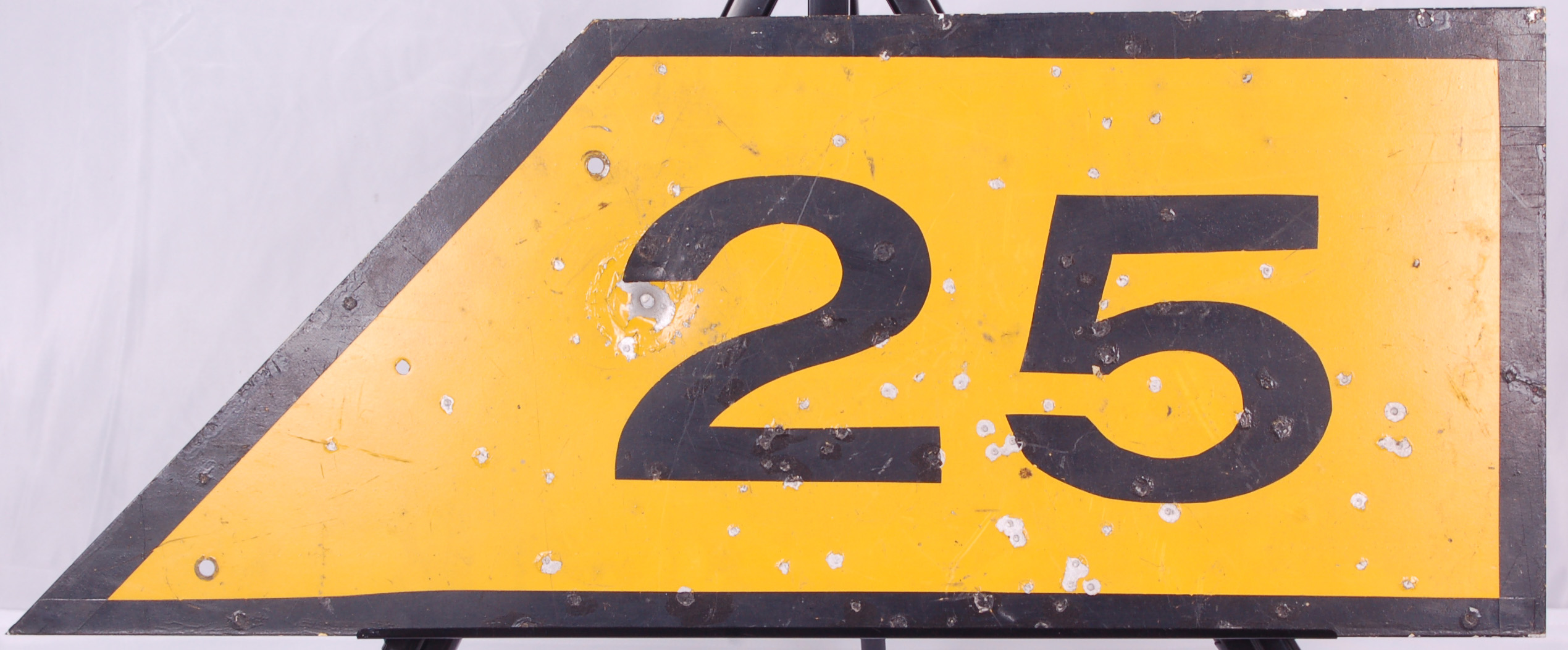 206 - 25 mph freight train speed limit sign - metal - octagonal thumbnail