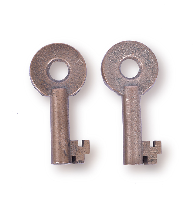 432 - Pair of Milwaukee and St. Paul & Pacific Railway / Milwaukee Road Railroad Key thumbnail