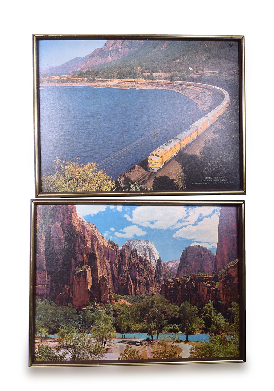 235 - Two Union Pacific Railroad Issued Photos - Diesel Freight Columbia River Gorge & National Parks thumbnail