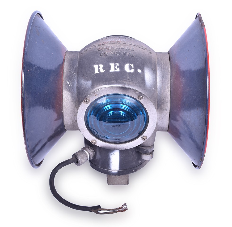 29 - Western Railroad Supply 1870 Switch Lantern with Porcelain Day Targets thumbnail