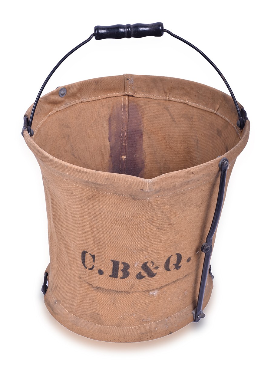 44 - CB&Q / Burlington Handy Folding Bucket / Pail thumbnail