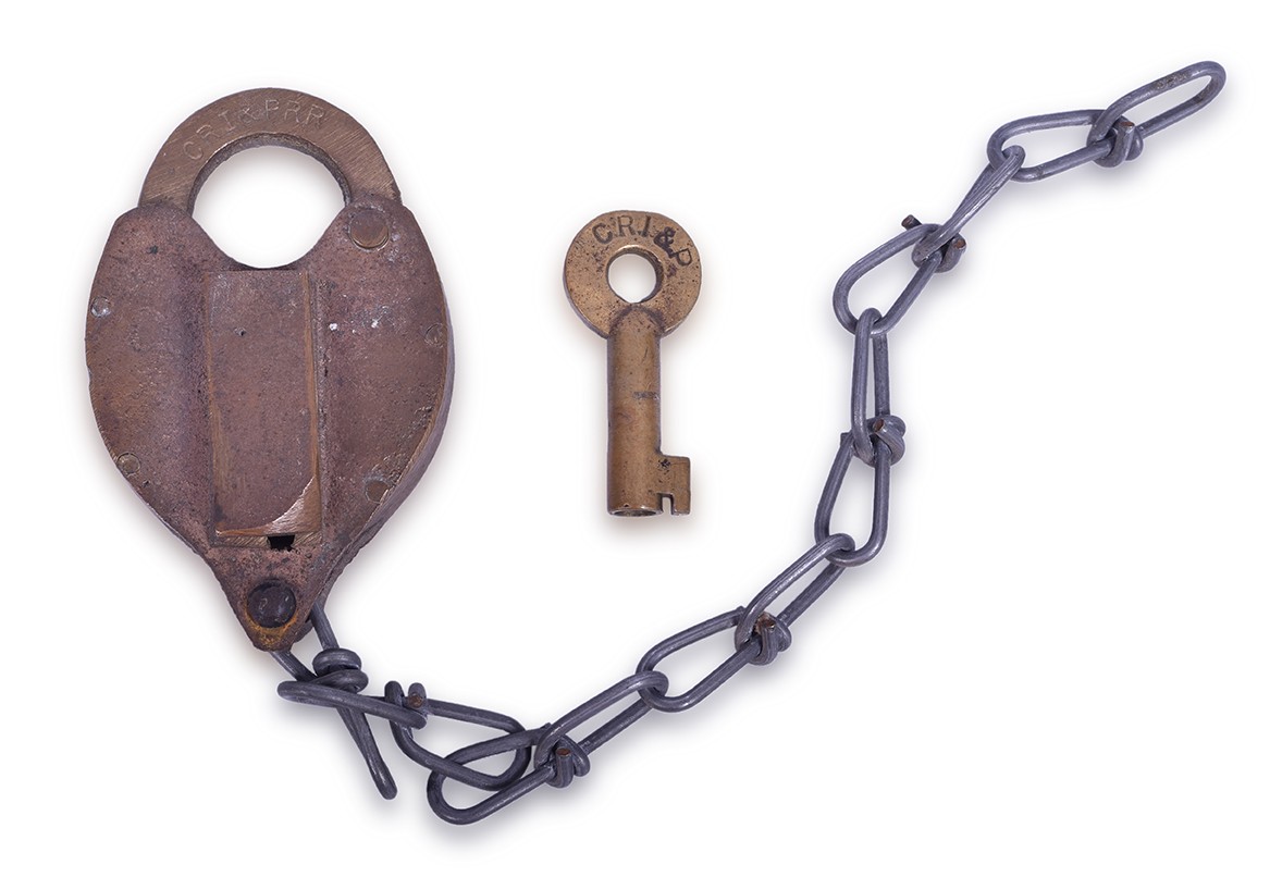 52 - Hansl Manufacturing Rock Island Brass Heart Shaped Lock w/ Key thumbnail