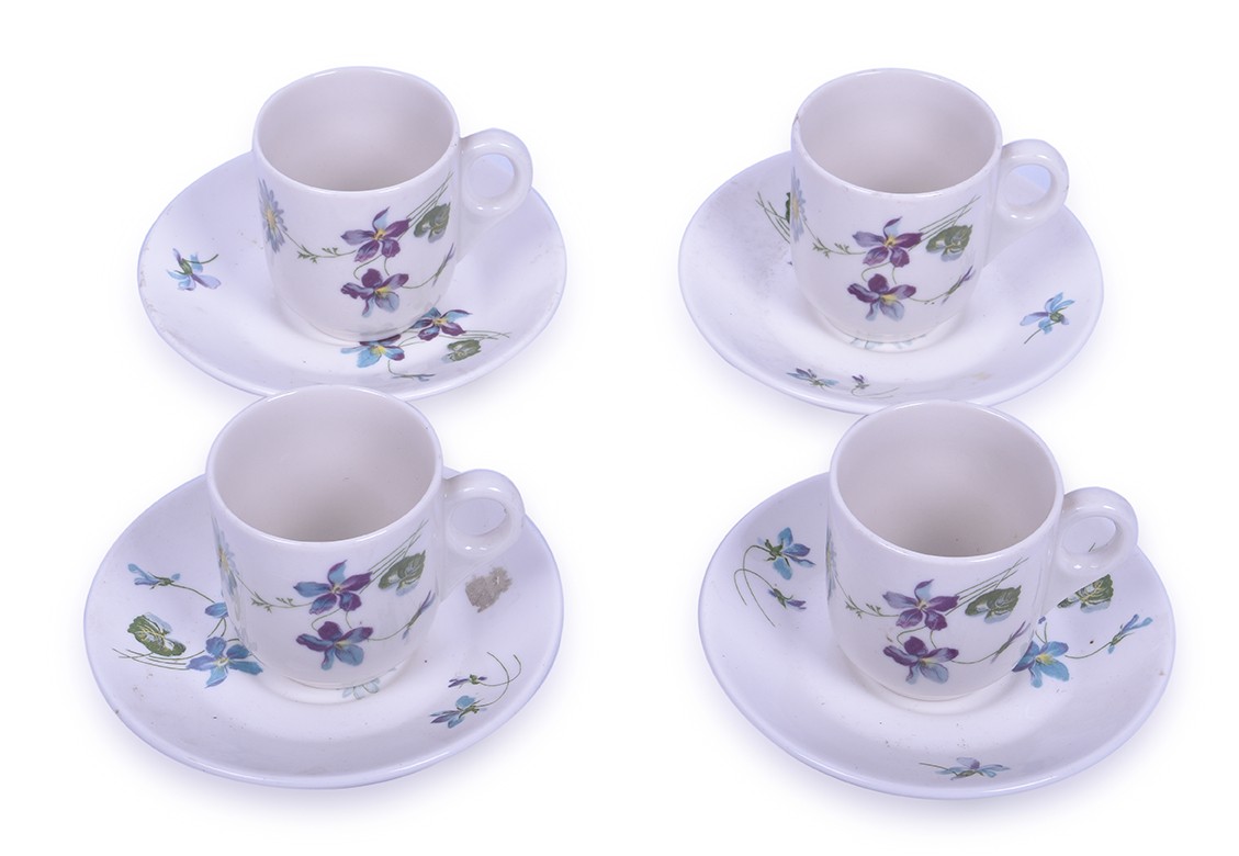 126 - Eight CB&Q Violets and Daisies Demitasse Cups and Saucers thumbnail