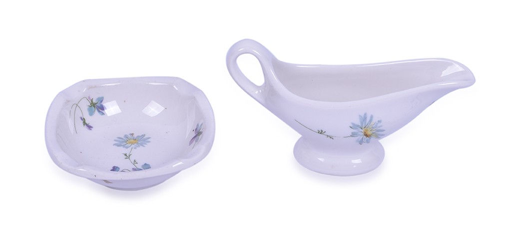 129 - Syracuse CB&Q Violets and Daisies Gravy Boat and Ash Tray thumbnail