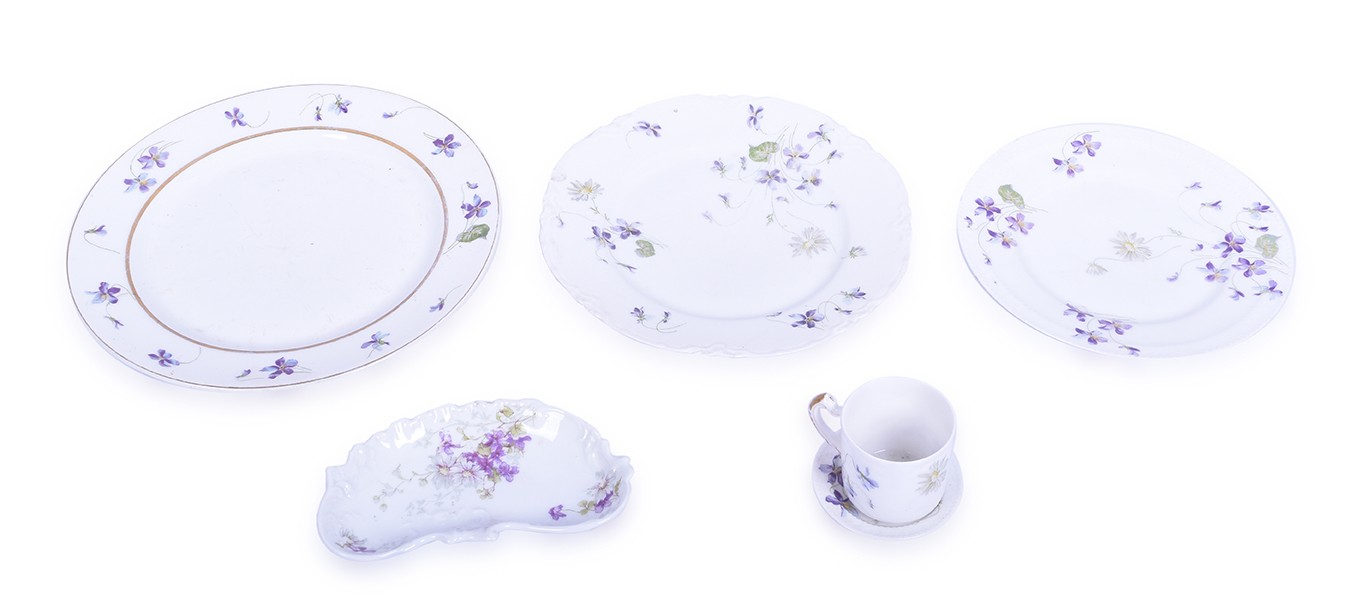 161 - Six Pieces of Haviland Violets and Daisies China thumbnail