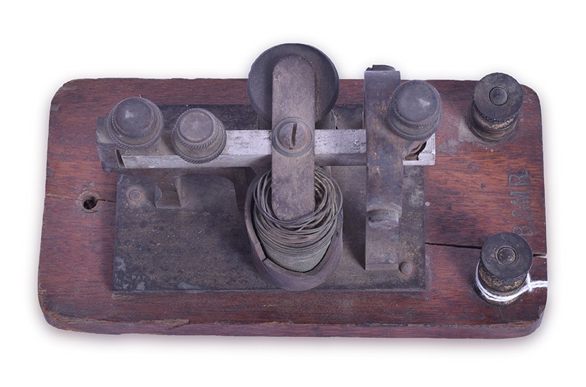 354 - White Co. Table Mount Swivel Arm w/ Burlington and Missouri River Railroad Main Line Telegraph Sounder Unit thumbnail
