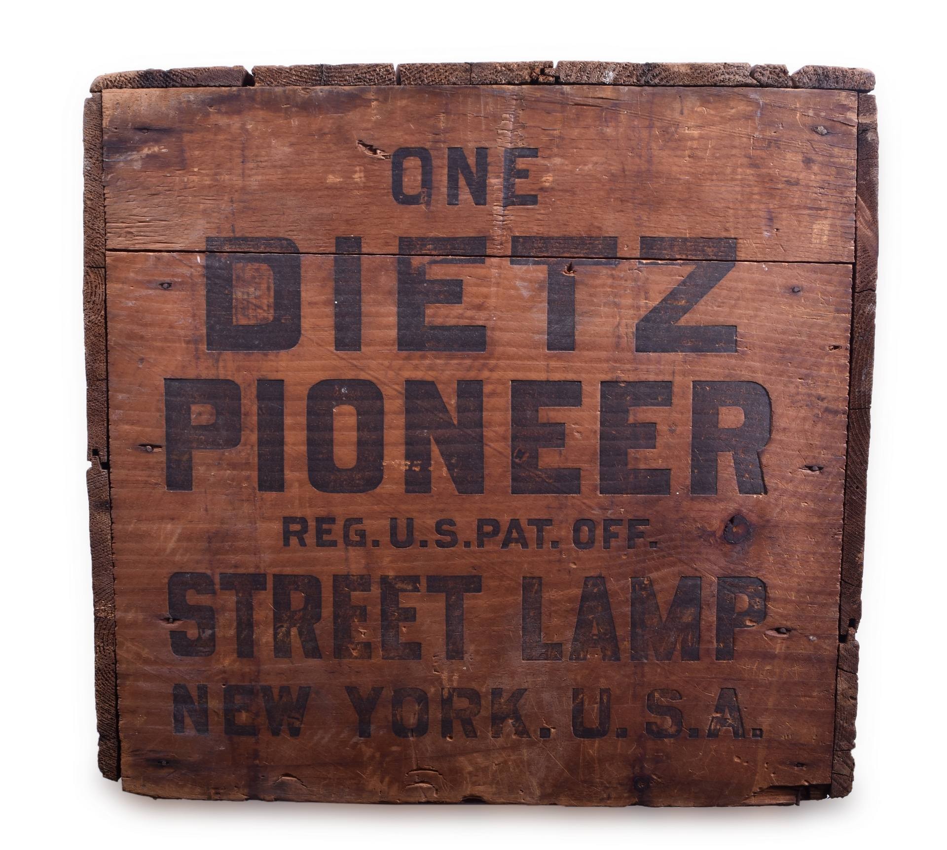 449 - Dietz Pioneer Street Lamp Wooden Crate thumbnail