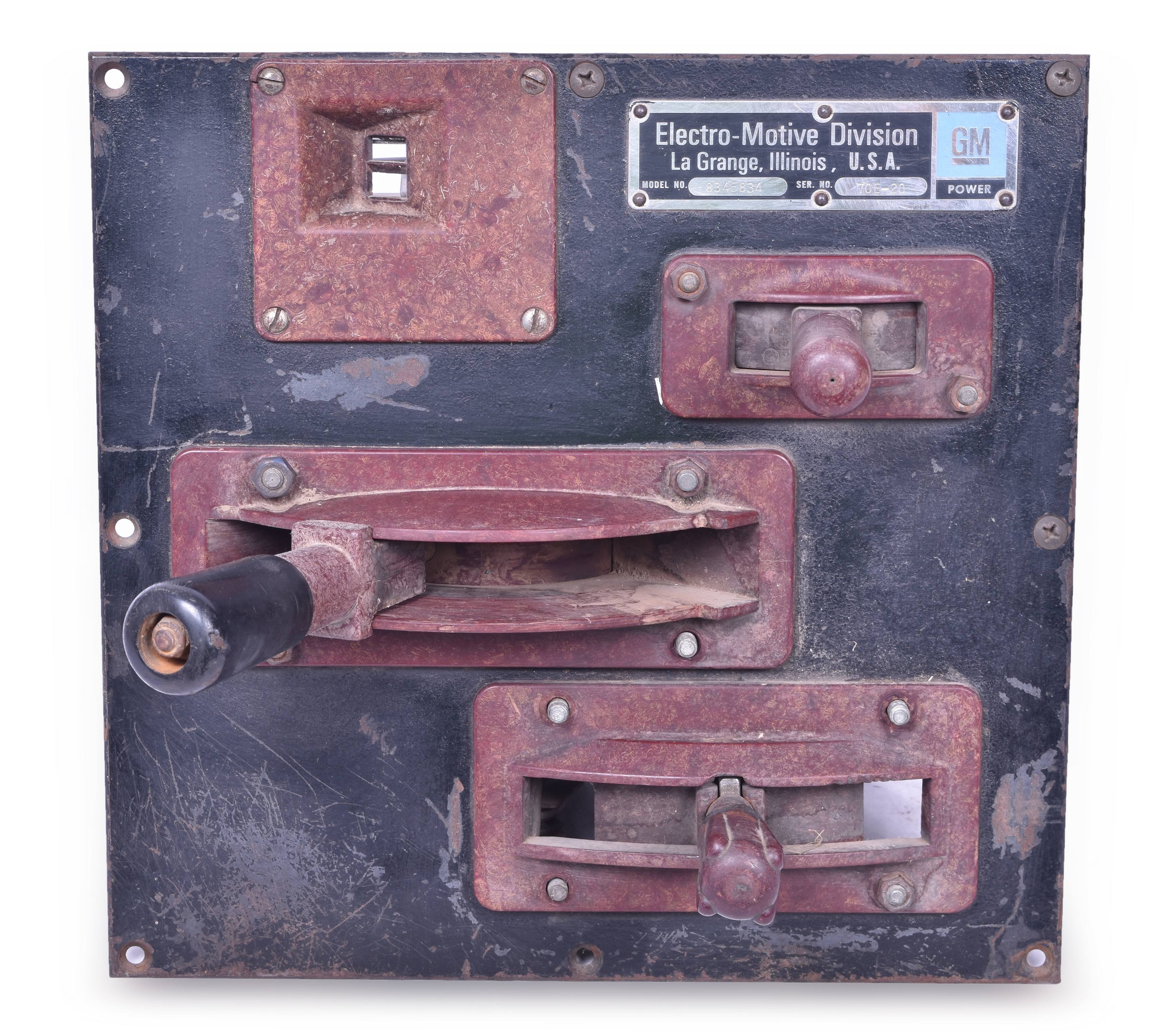 4168 - Electro-Motive Division Diesel locomotive Controller / Throttle / Reverser Assembly thumbnail