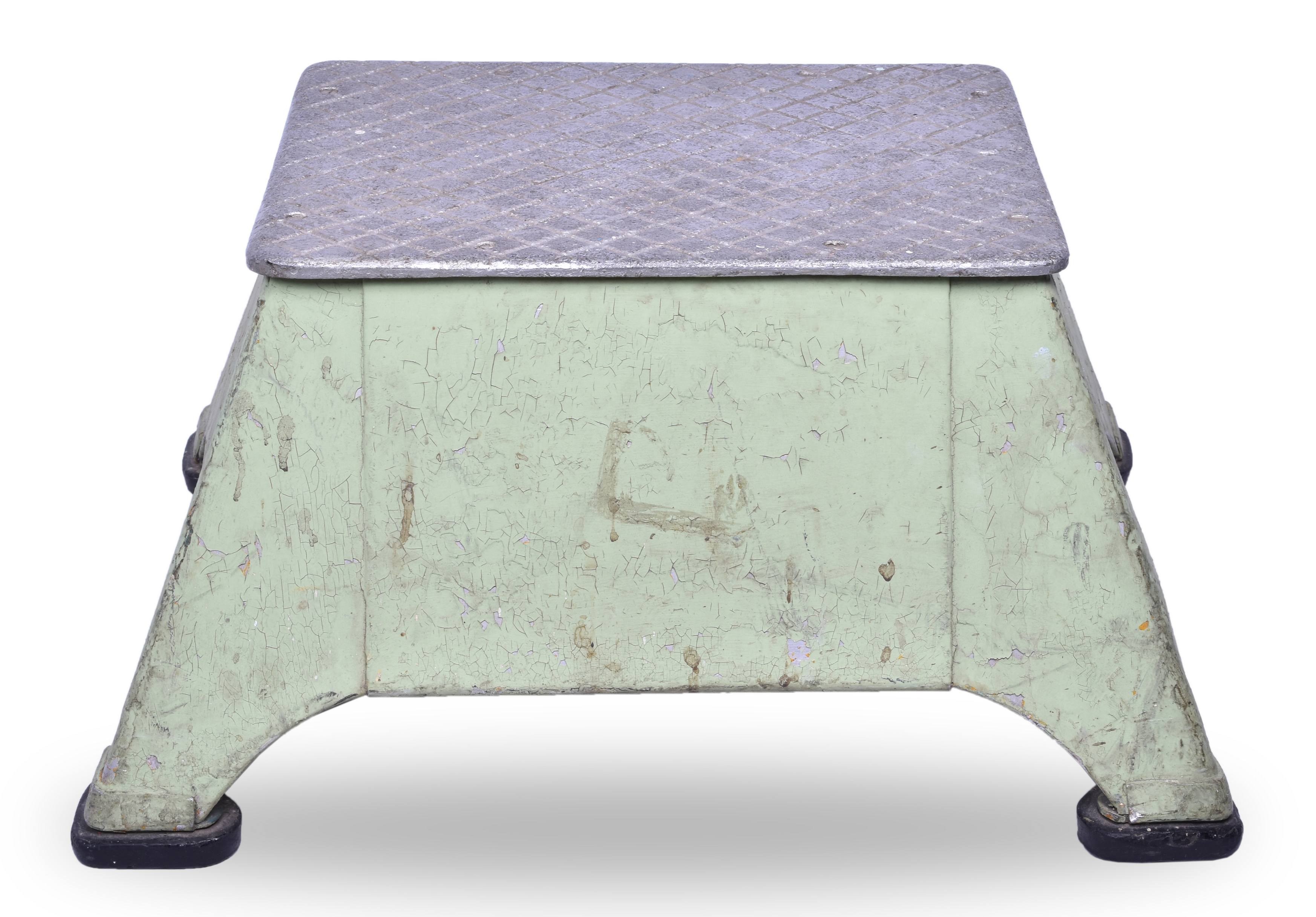 4285 - Unmarked Railroad Passenger Car Step Box thumbnail