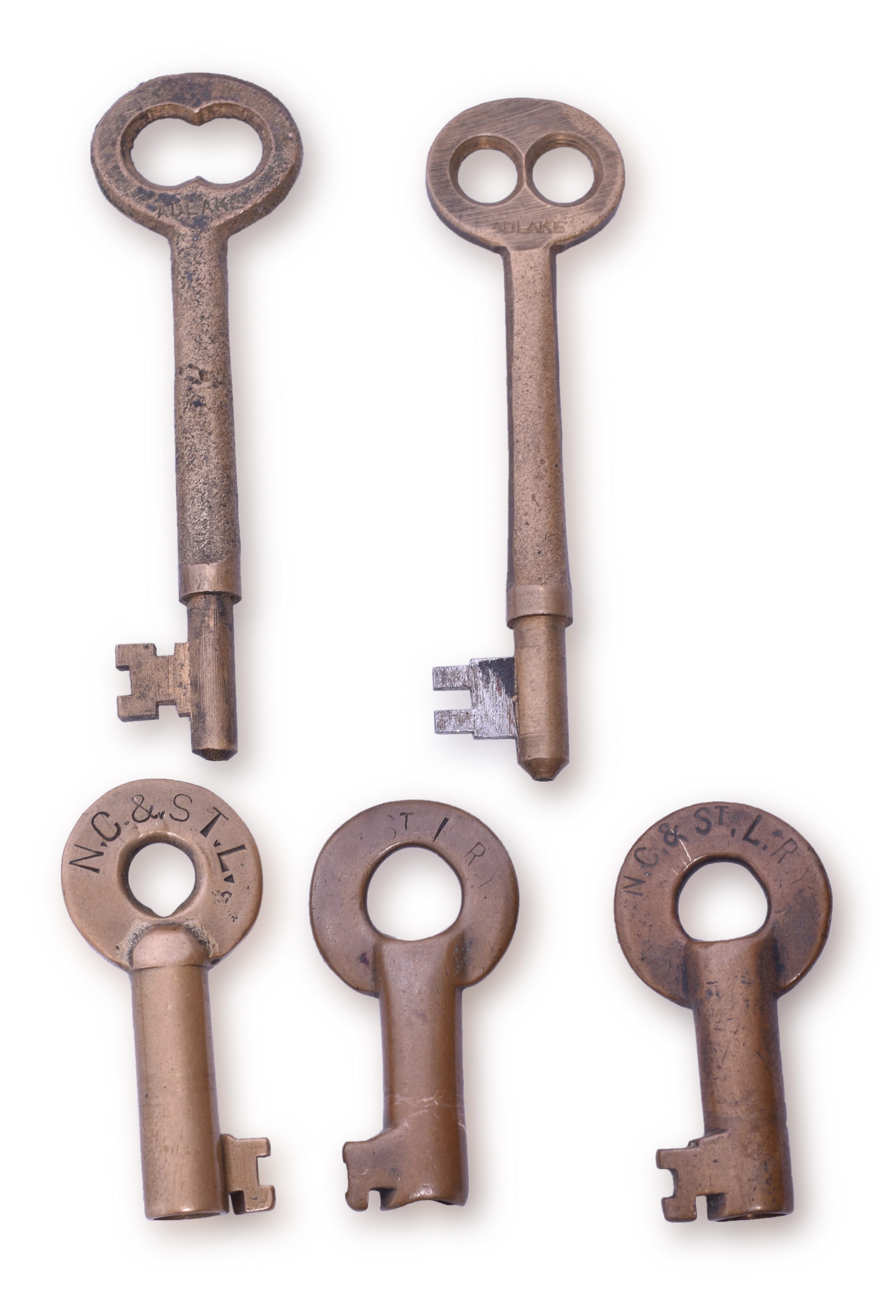 73 - Five Nashville Chattanooga & St. Louis Railway Brass Keys thumbnail