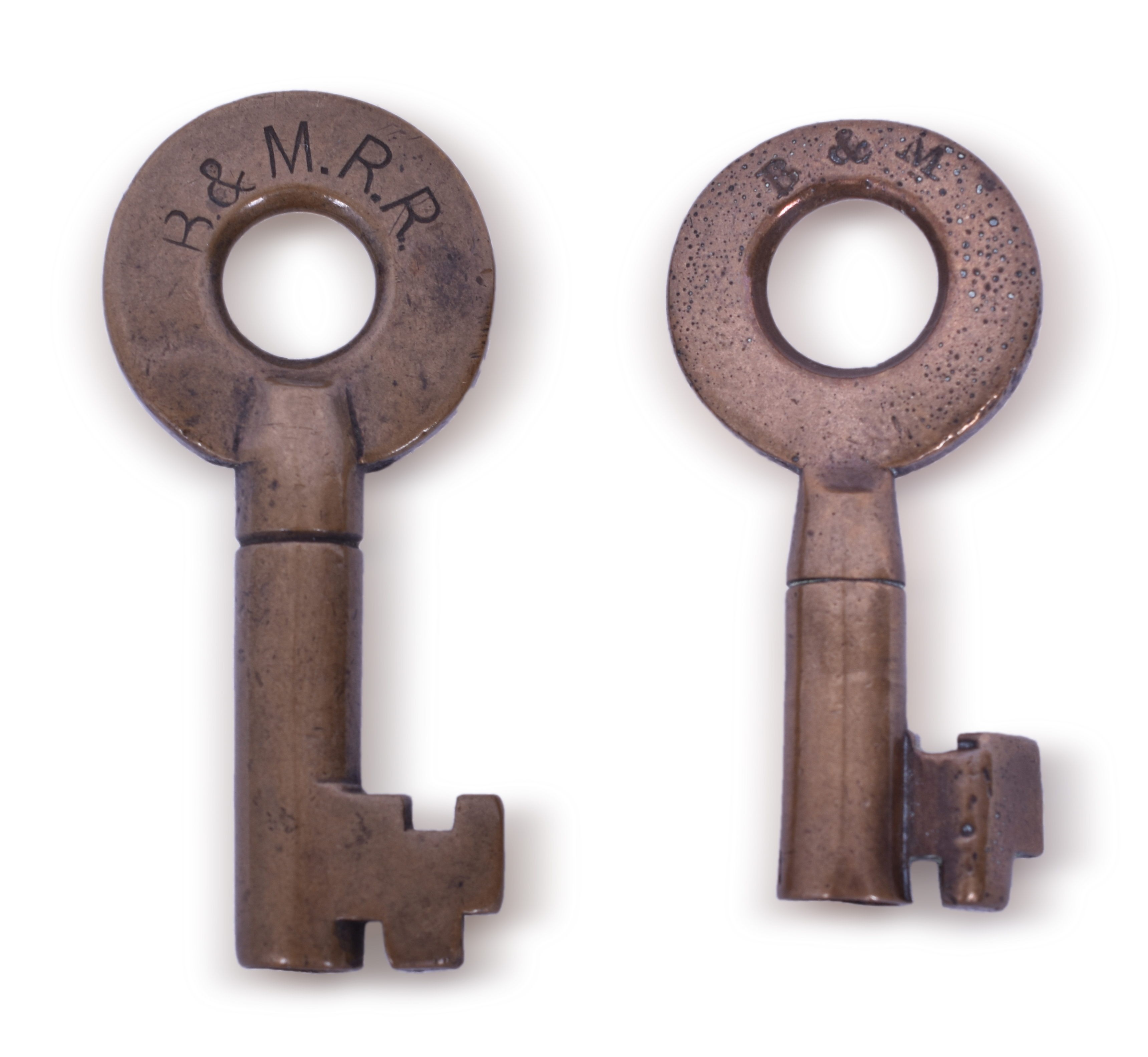 1452 - Pair of Boston and Maine Railroad Brass Keys - Taper Barrel Serif Font and Western Division Bohannan thumbnail