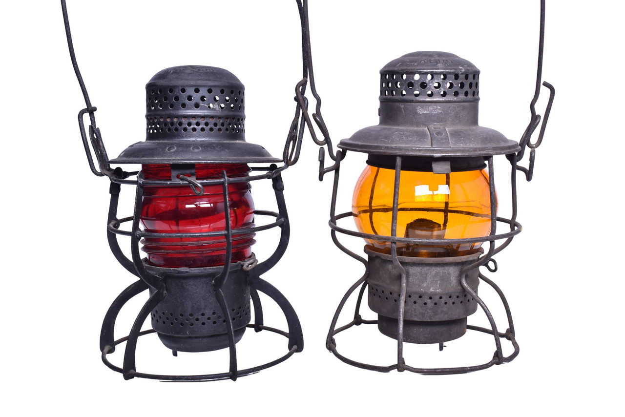1538 - Pair of Baltimore and Ohio / Chesapeake and Ohio Railroad Lanterns - Adlake Kero and Armspear thumbnail