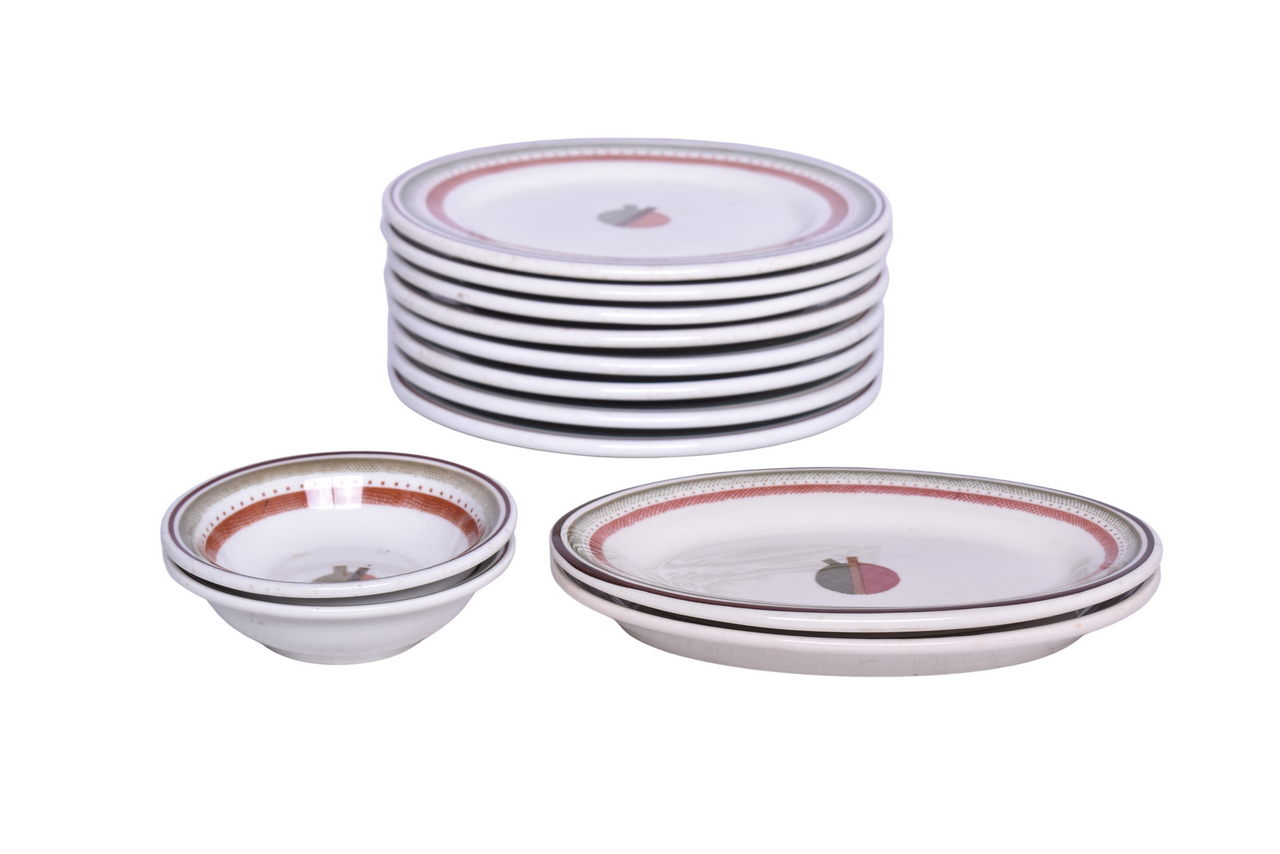 1563 - Twelve Pieces of Pennsylvania Railroad China Broadway Limited Oval Platters, Plates, and Sauce Bowls thumbnail