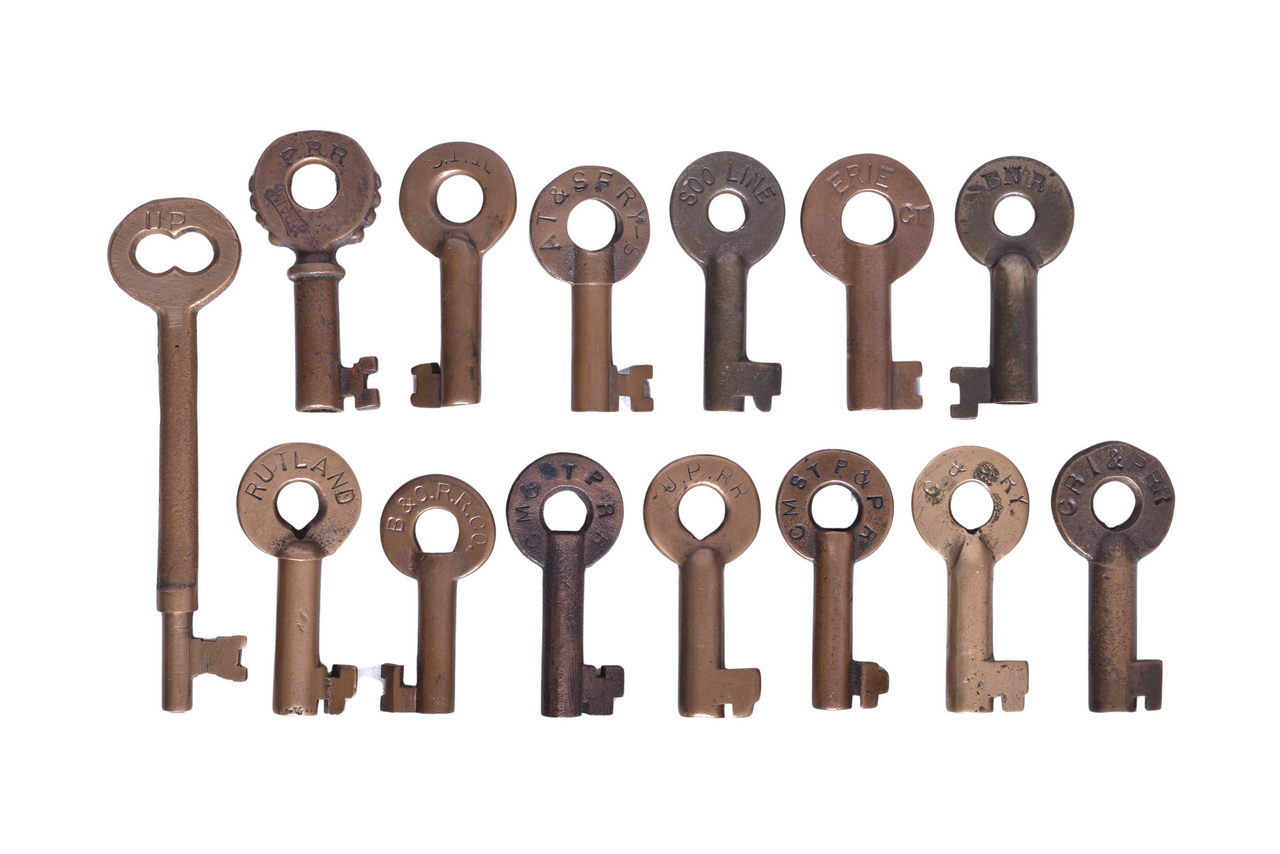 1590 - Fourteen Railroad Keys - Pennsylvania Knobby Hilt, Wabash, Illinois Central, Union Pacific thumbnail