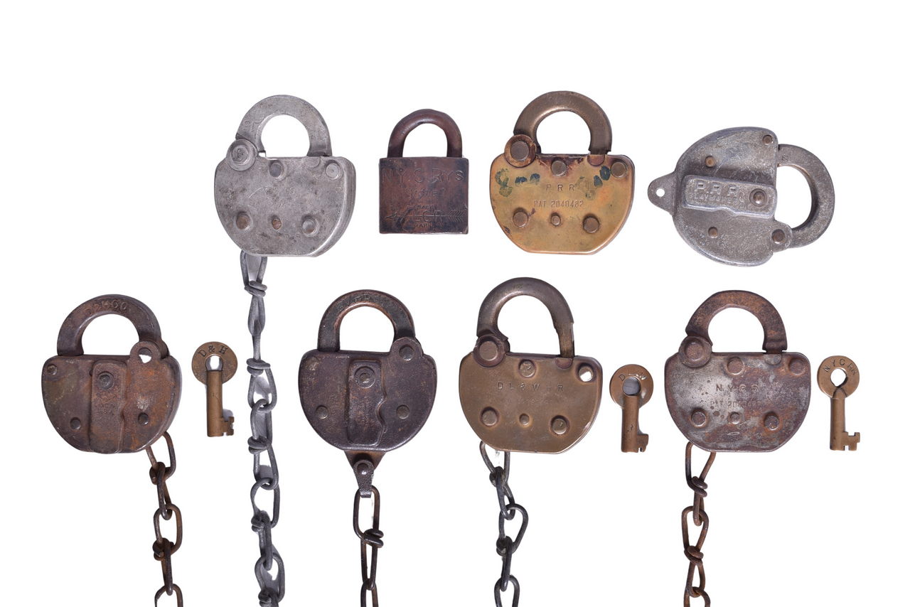 1592 - Eight East Coast Railroad Locks and Three Keys - Lehigh Valley, Delaware and Hudson, Reading thumbnail