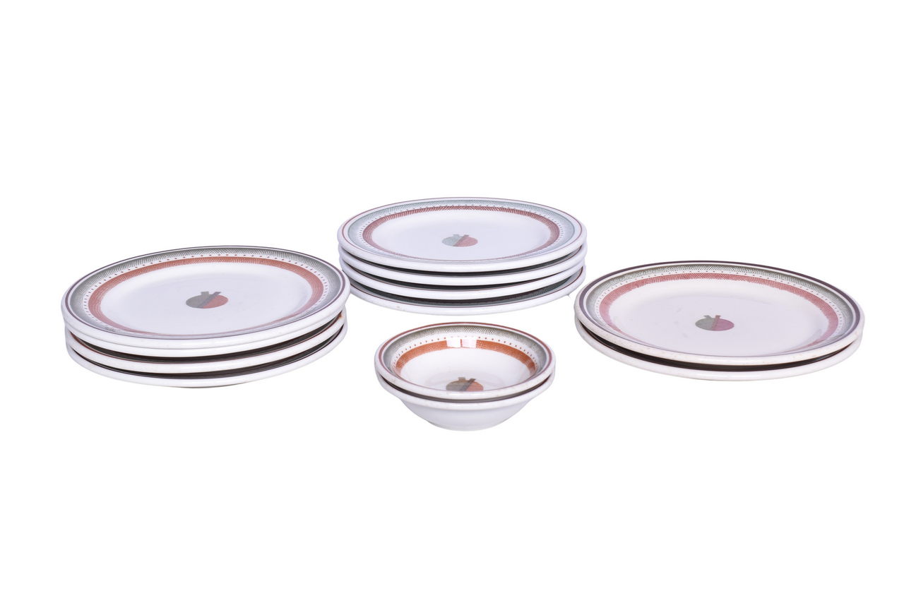 1619 - Twelve Pieces of Pennsylvania Railroad China Broadway Limited Plates and Oval Platters thumbnail