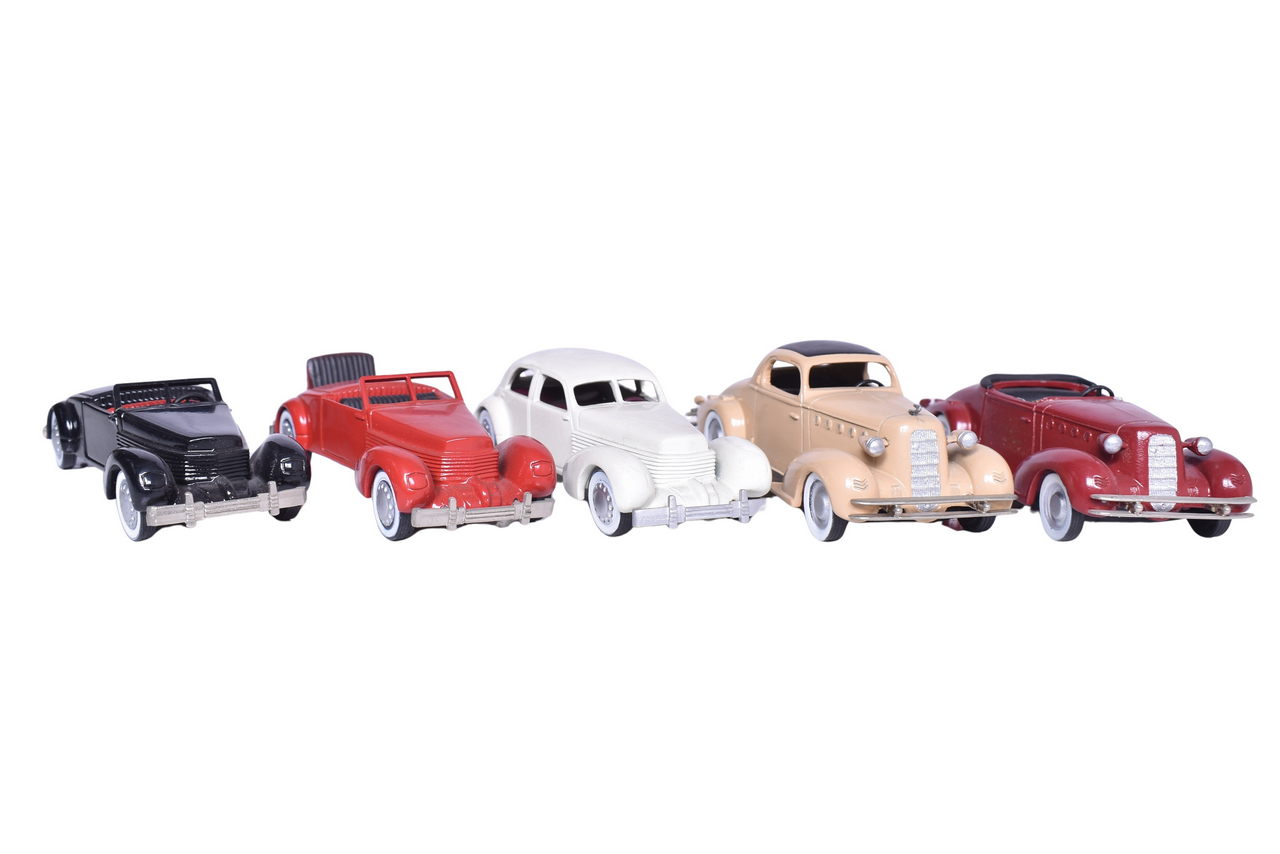68 - Five Nostalgic Miniatures Car Models - 1936 Cord 810-812 and 1934 La Salle thumbnail
