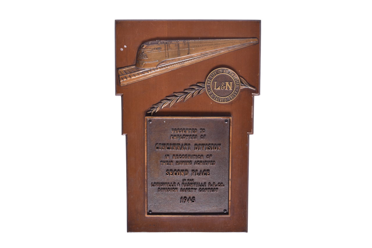 3085 - Louisville and Nashville 1945 Bronze and Wood First Place Safety Award - Cincinnati Division thumbnail