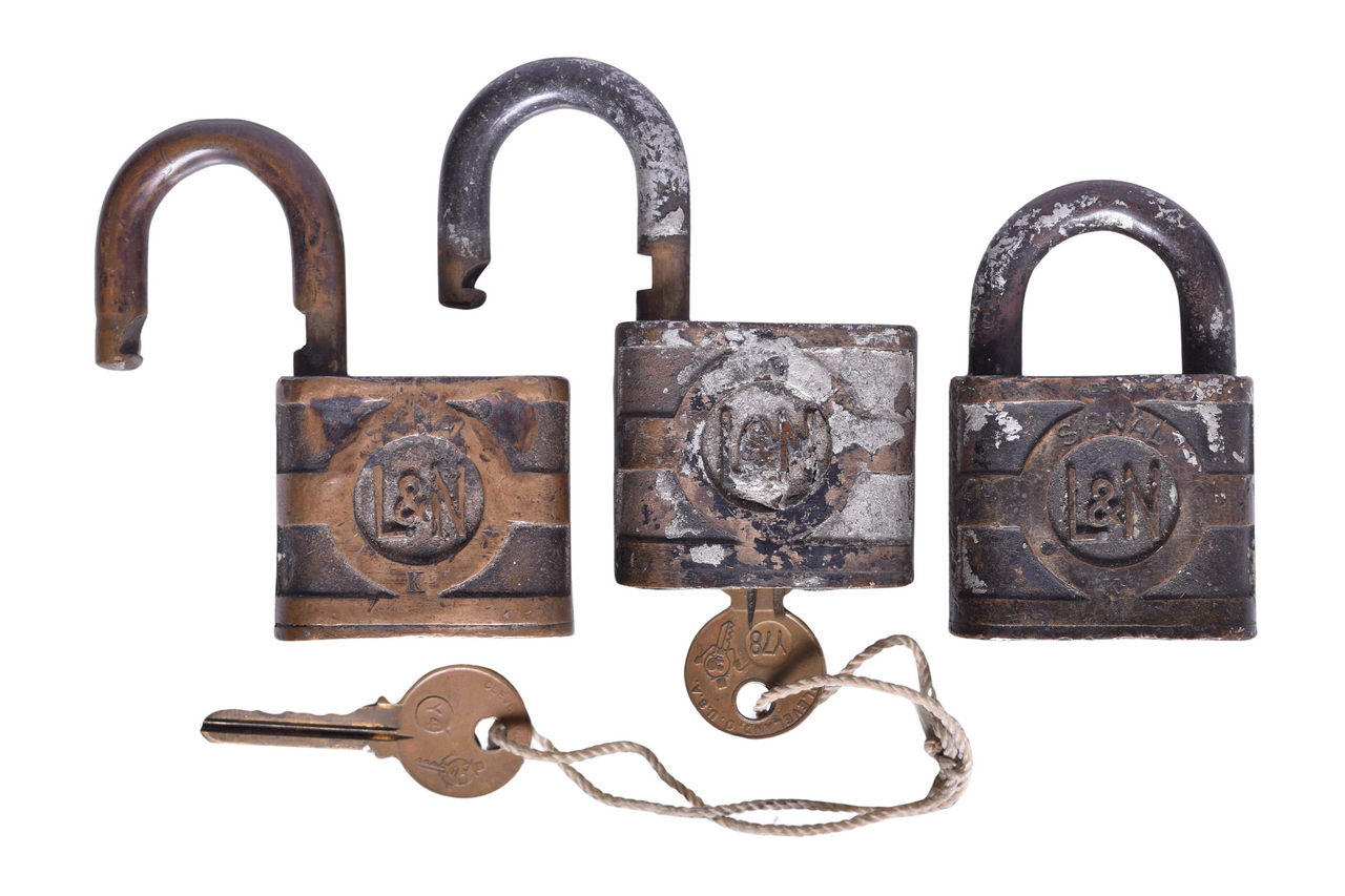 3108 - Three Louisville and Nashville Railroad Yale Signal Locks thumbnail