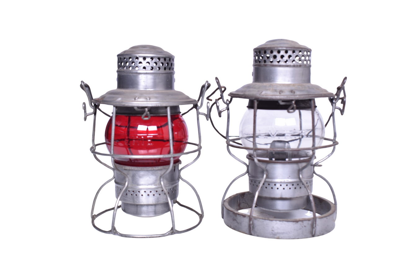 3160 - Pair of East Coast Railroad Lanterns - Lehigh Valley Weighted Base and Erie thumbnail