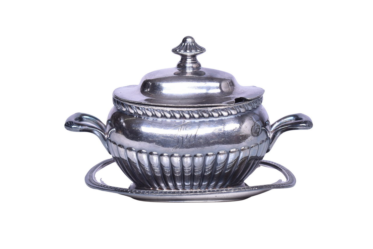 3223 - Reed & Barton Delaware and Hudson Railroad Silver Soup Tureen w/ Lid and Under Liner Tray thumbnail