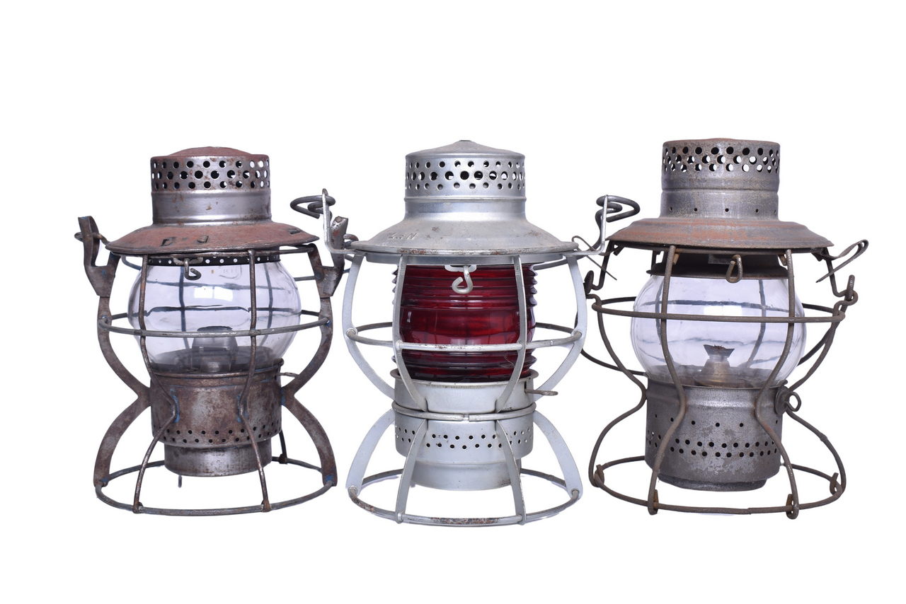3244 - Trio of South U.S. Railroad Lanterns - Louisville & Nashville and Gulf Mobile & Ohio thumbnail