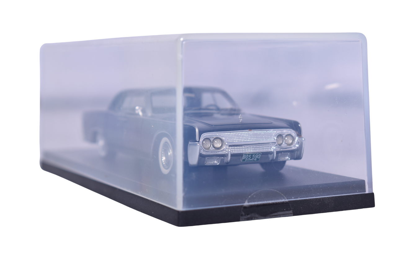 139 - NEO Scale Models 1961 Lincoln Continental Four-Door Sedan thumbnail