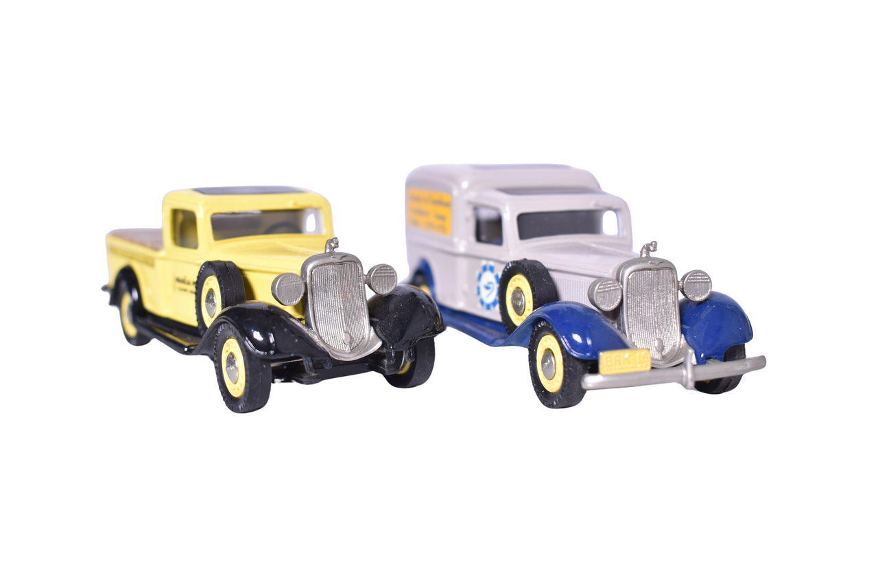 274 - Pair of Brooklin 1936 Dodge Vans - Brasilia Press and Apotheek de Korenbloem thumbnail