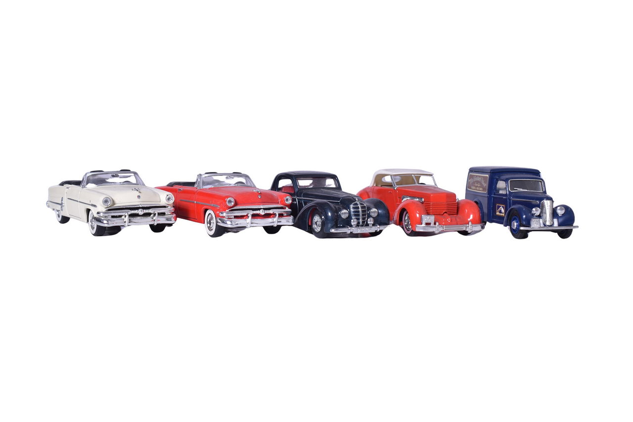 293 - Five Matchbox / Dinky / Welly Models - Ford, Cord, and Delahaye thumbnail