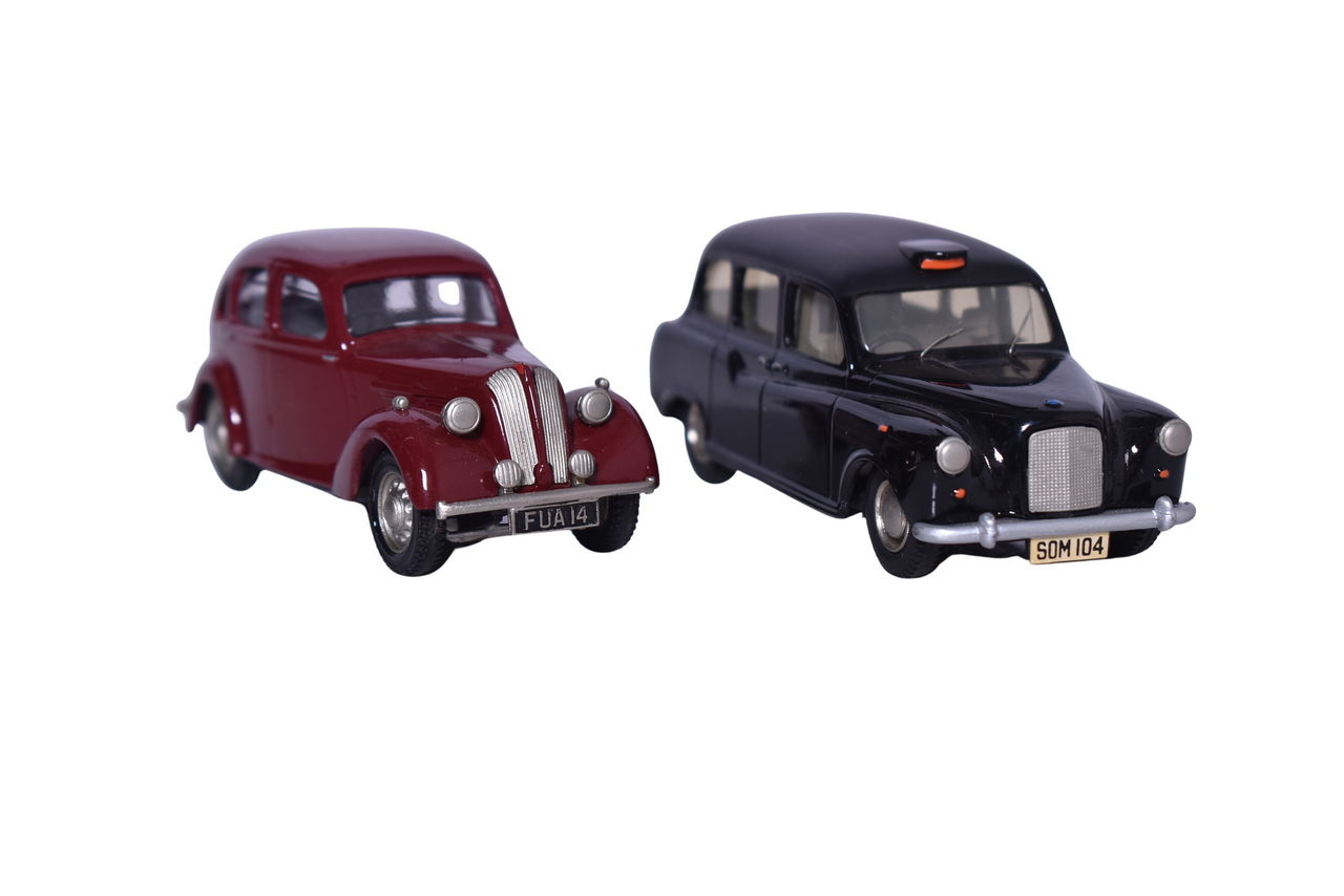 213 - Pair of Somerville Models - Austin FX4 Taxi and Standard Flying 12 thumbnail