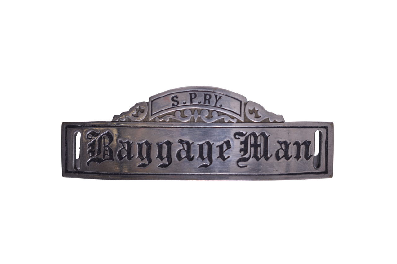 3627 - Southern Pacific Railway Baggage Man Cap Badge thumbnail