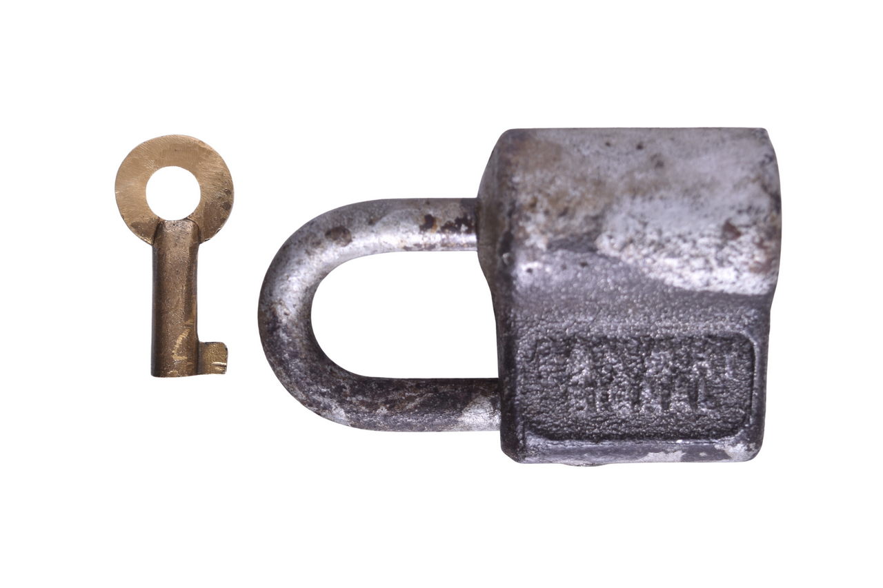 3639 - Chicago and North Western Railway Aldobilt Company Iron Signal Lock w/ Brass Key thumbnail